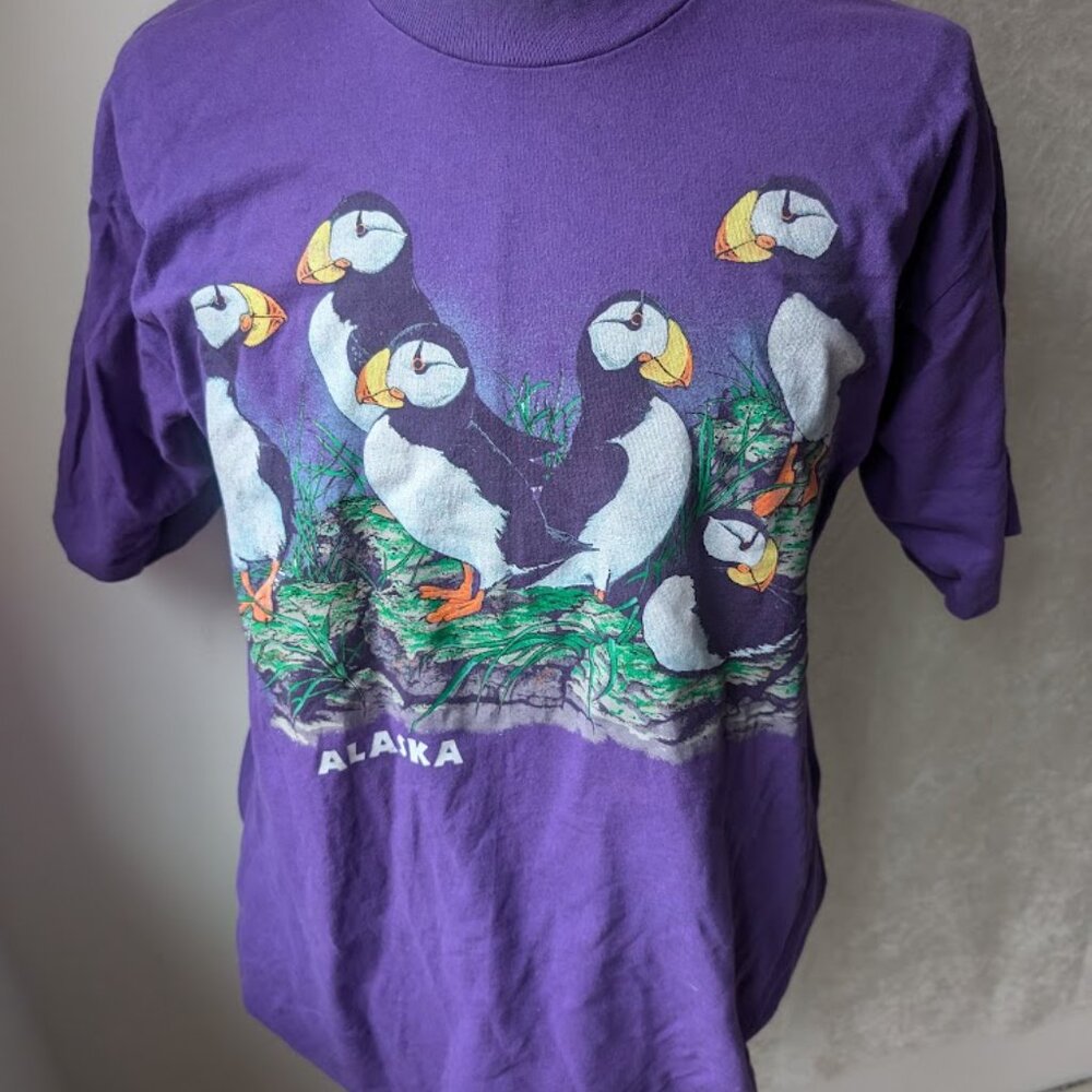 Vtg XL Alaska Puffin Purple Tee Graphic like new!